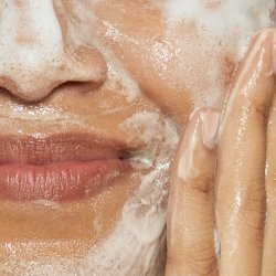 Oil to foam total cleanser 